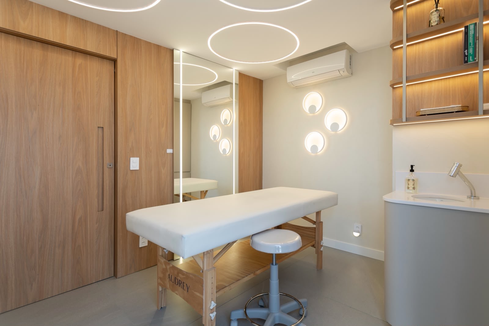 Sala de atendimento do consultório de Alícia Medeiros em Florianópolis